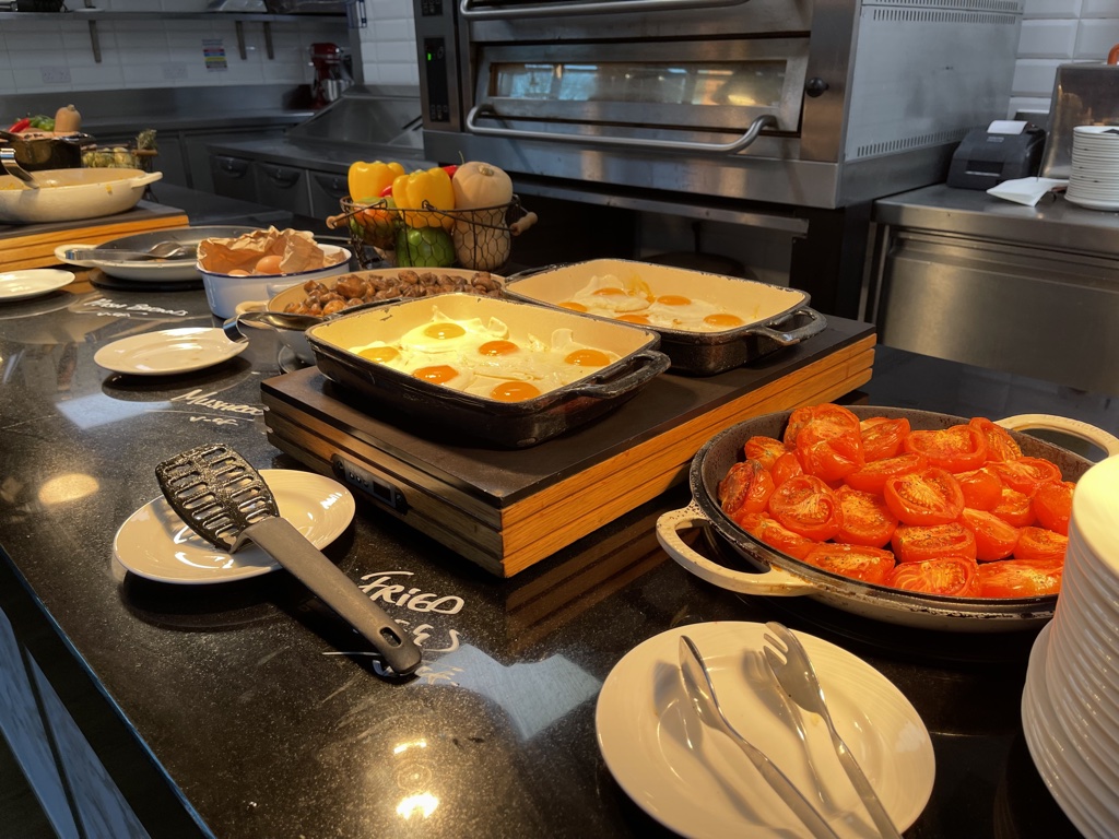 Hyatt House Manchester breakfast hot buffet