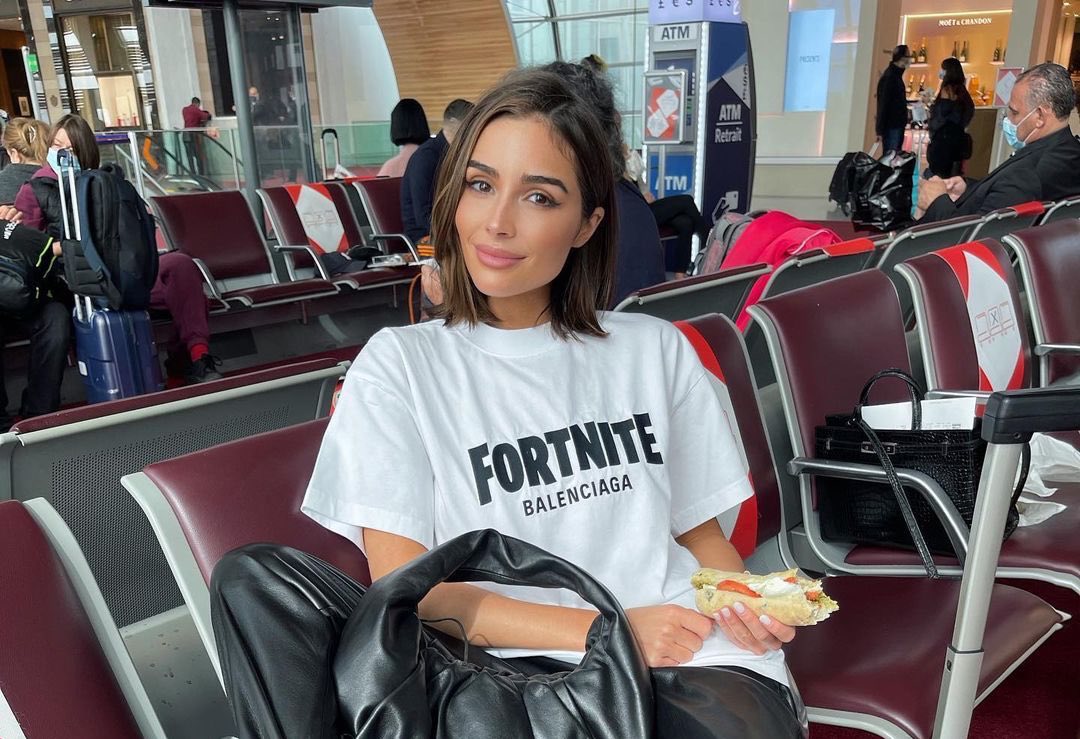 Olivia Culpo Taunts American Airlines With Risqué Outfit On Delta Air Lines - Live and Let's Fly