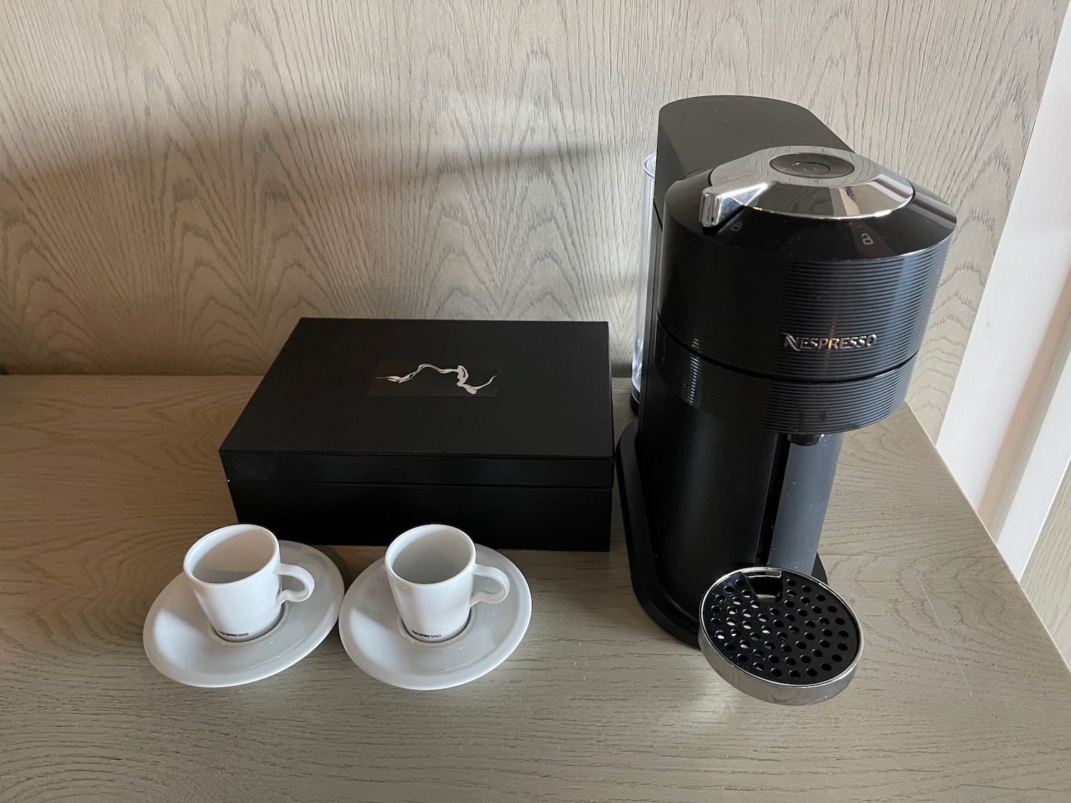 a coffee machine and two cups