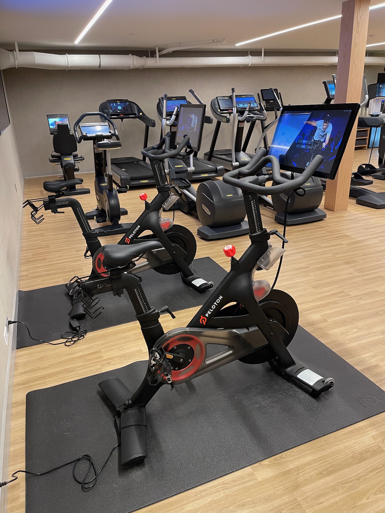 a group of exercise bikes in a room