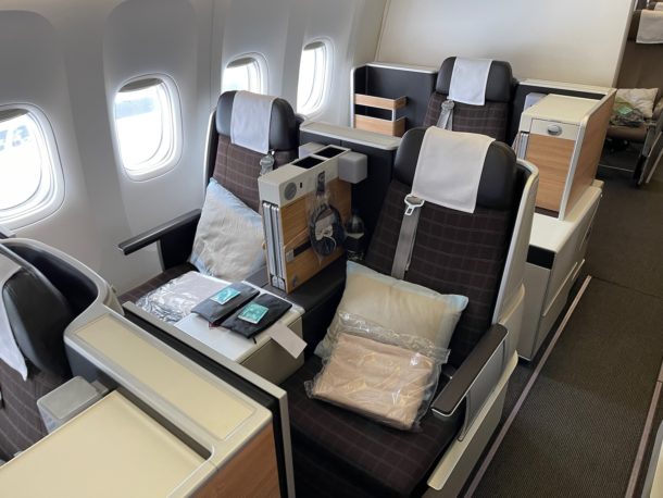 Review: SWISS 777 Business Class Zurich - Los Angeles - Live and Let's Fly