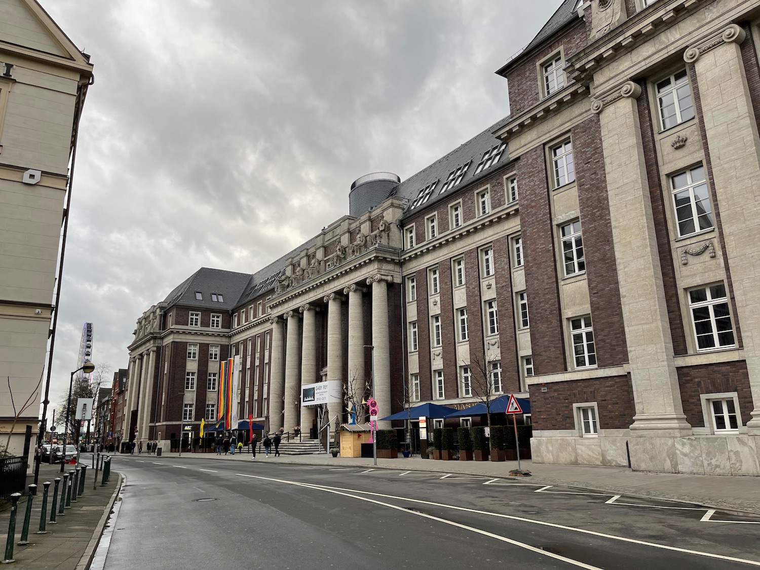 a large building with columns and a street