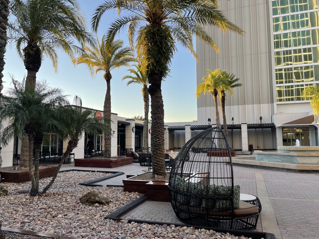 doubletree orlando at the entrance of universal studios courtyard