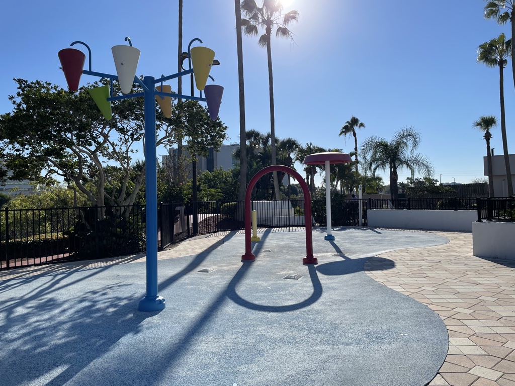 doubletree orlando at the entrance of universal studios water park