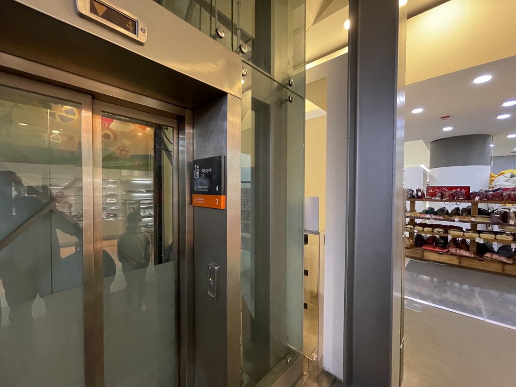 yerevan airport lounge elevator
