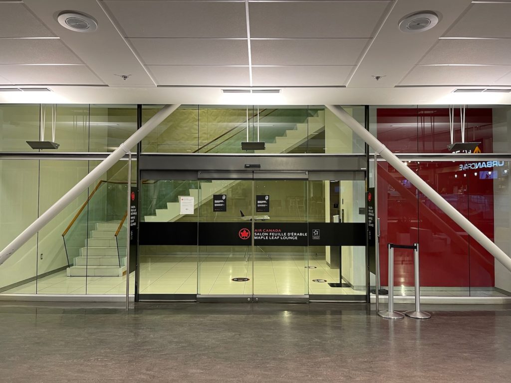 Review Air Canada Maple Leaf Lounge Montréal Transborder (YUL