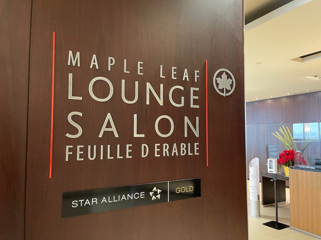 Review Air Canada Maple Leaf Lounge Toronto Domestic (YYZ) Live