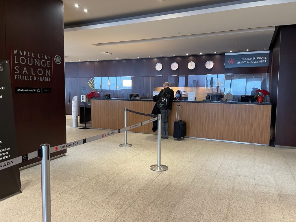 Review Air Canada Maple Leaf Lounge Toronto Domestic (YYZ) Live