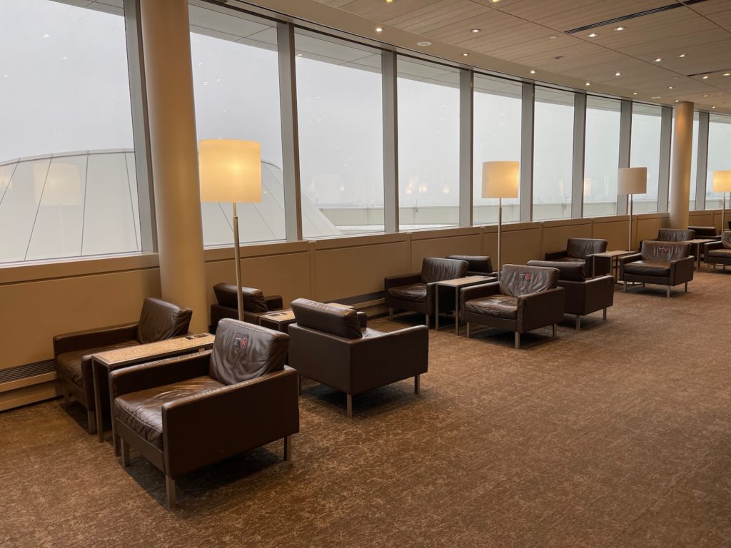 Review Air Canada Maple Leaf Lounge Toronto Domestic (YYZ) Live