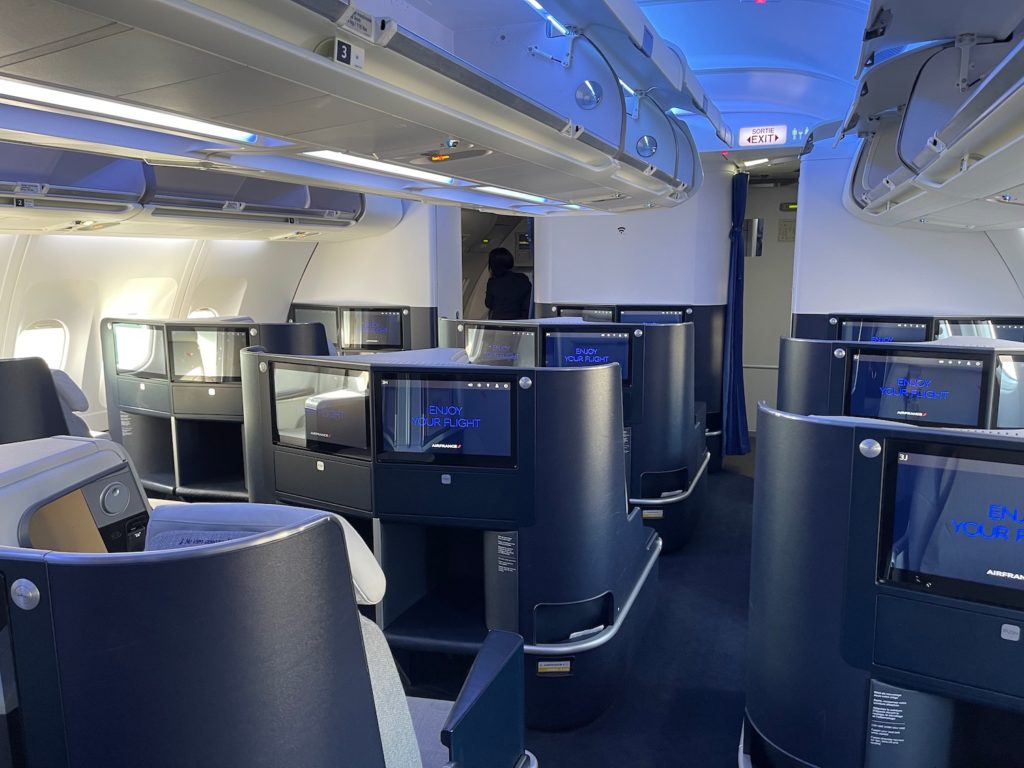 Review: Air France A330-200 Business Class - Live And Let's Fly