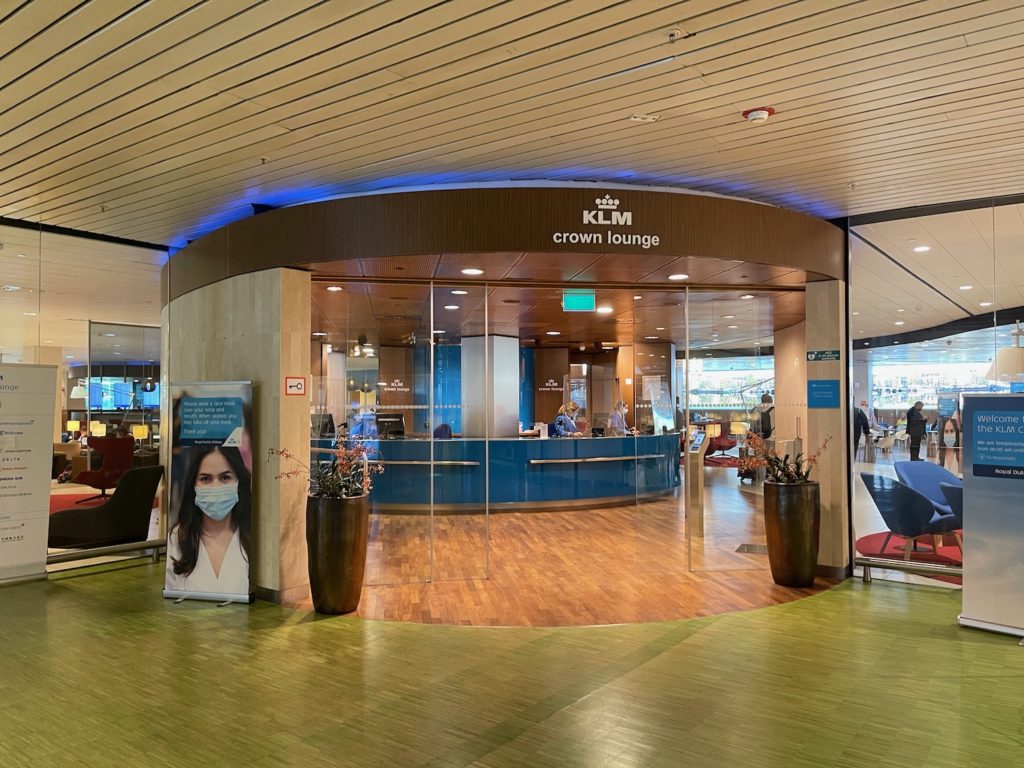 Review: KLM Crown Lounge 25 Amsterdam (Schengen) - Live And Let's Fly