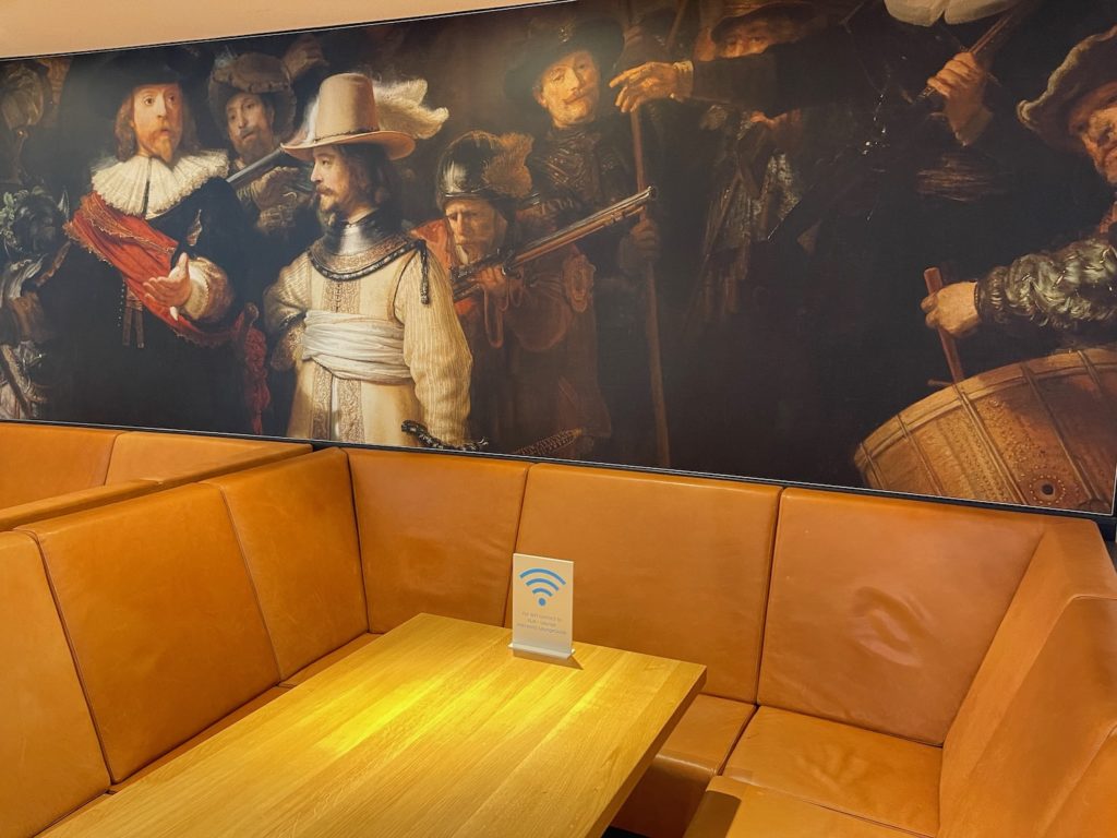 Review KLM Crown Lounge 52 Amsterdam (Intercontinental) Live and Let