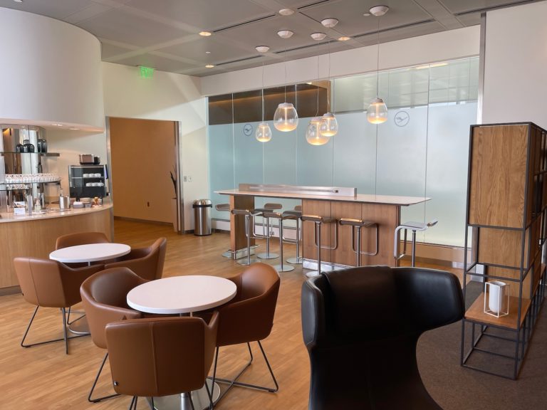 Review Lufthansa Lounge Detroit (DTW) Live and Let's Fly