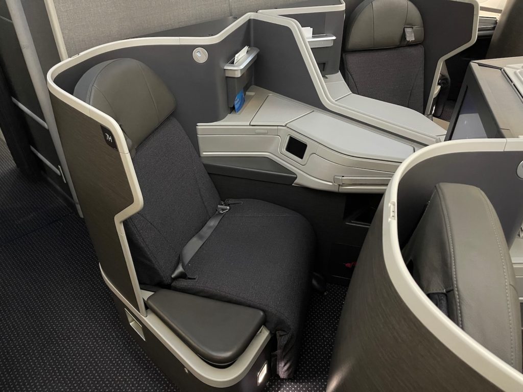 First Impressions: American Airlines 787-9 Business Class - Live and ...