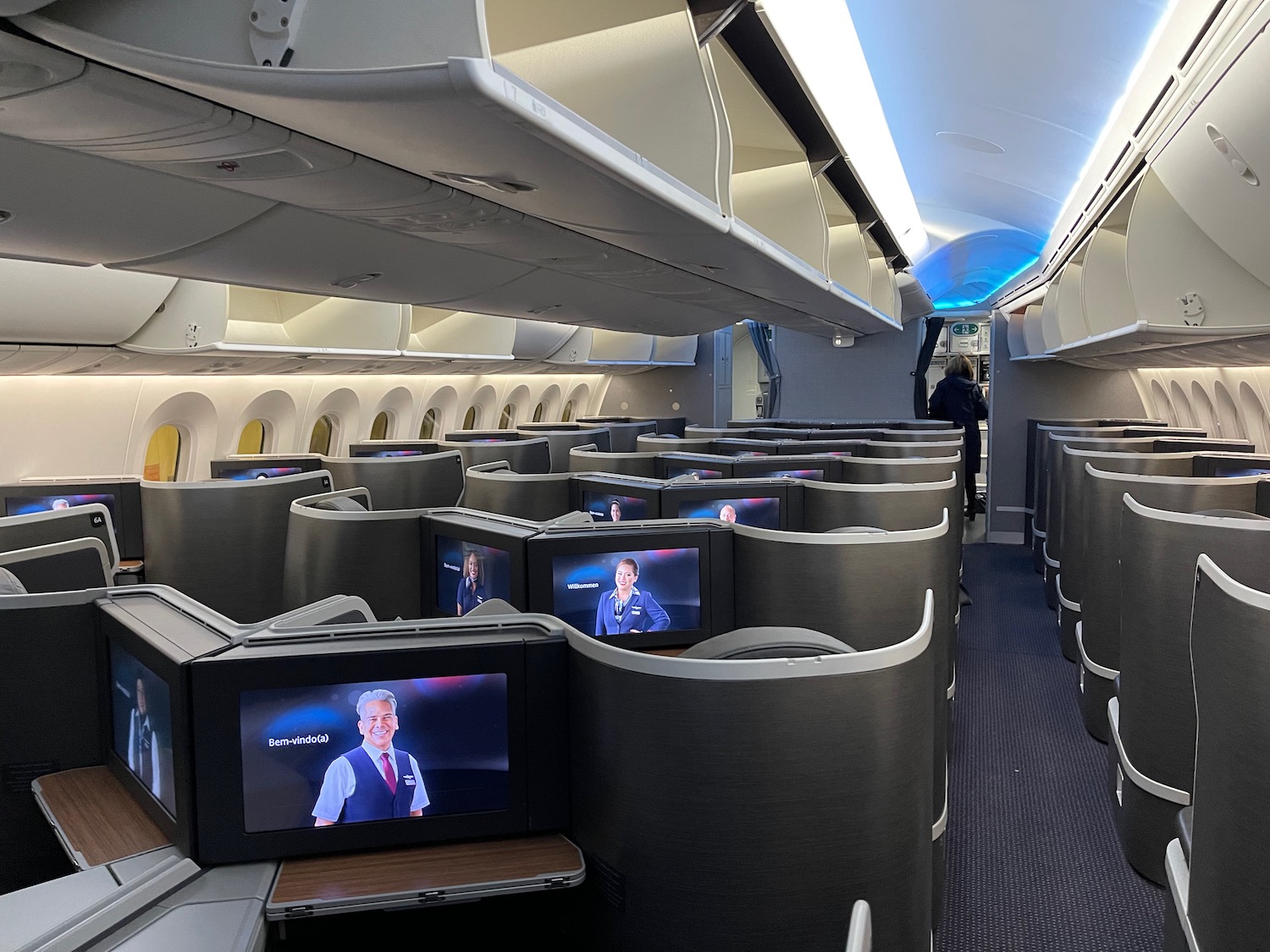 American Airlines Boeing 787 Business Class | Sexiz Pix