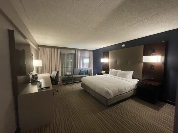 Review DoubleTree By Hilton Newark Airport Live And Let S Fly   DoubleTree By Hilton Hotel Newark Airport Guest Room 610x458 