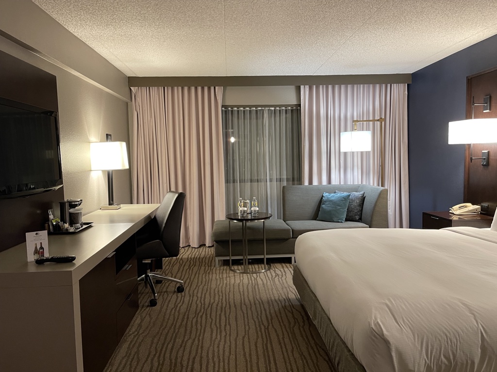 DoubleTree by Hilton Hotel Newark Airport guest room with desk