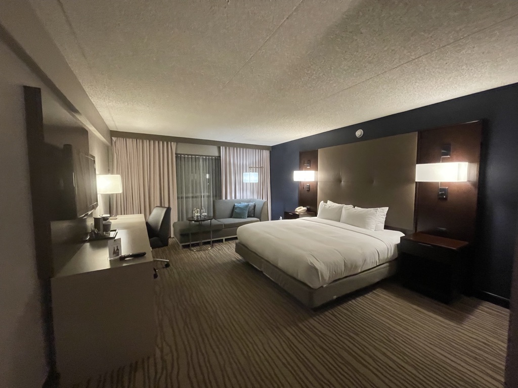 DoubleTree by Hilton Hotel Newark Airport guest room