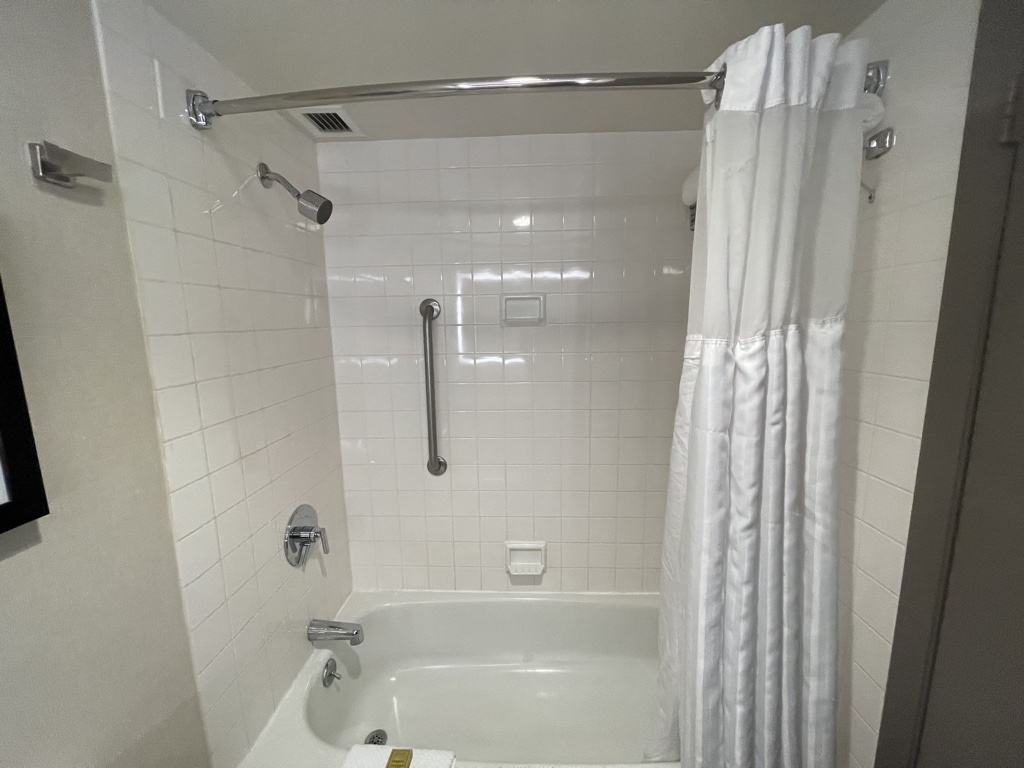 DoubleTree by Hilton Hotel Newark Airport shower