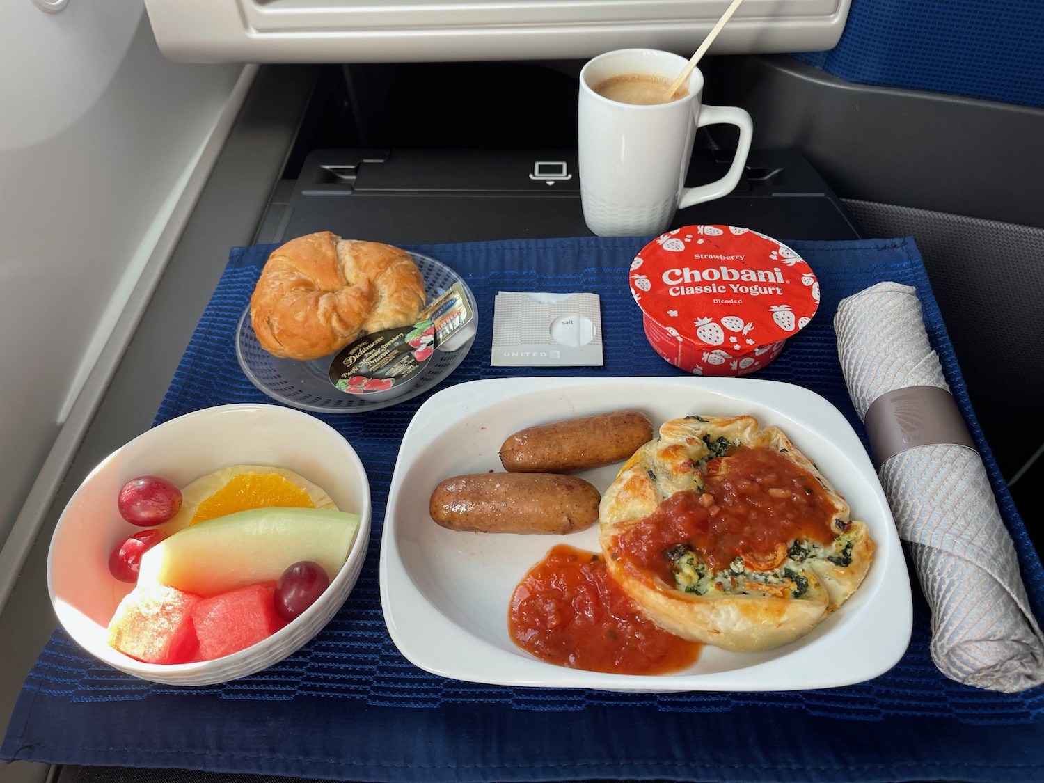 https://liveandletsfly.com/wp-content/uploads/2022/04/United-Airlines-Tokyo-Business-Class-Review-49.jpeg