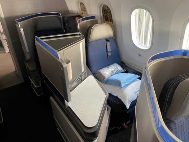 Review: United Airlines 787-9 Business Class Los Angeles To Tokyo ...