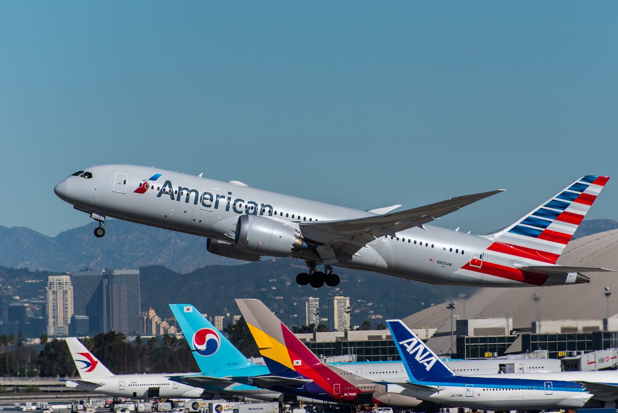 American Airlines Is Retreating Again At LAX - Live and Let's Fly