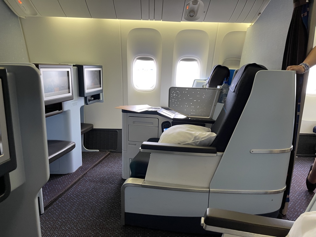 KLM 777-300 seats