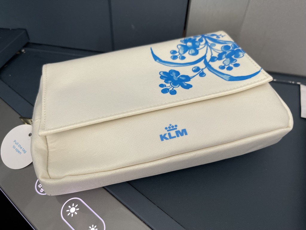 KLM Amsterdam Dubai KL427 amenity kit