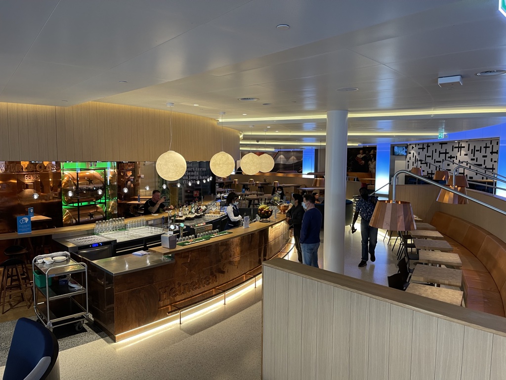 KLM Crown Lounge 52 Amsterdam bar