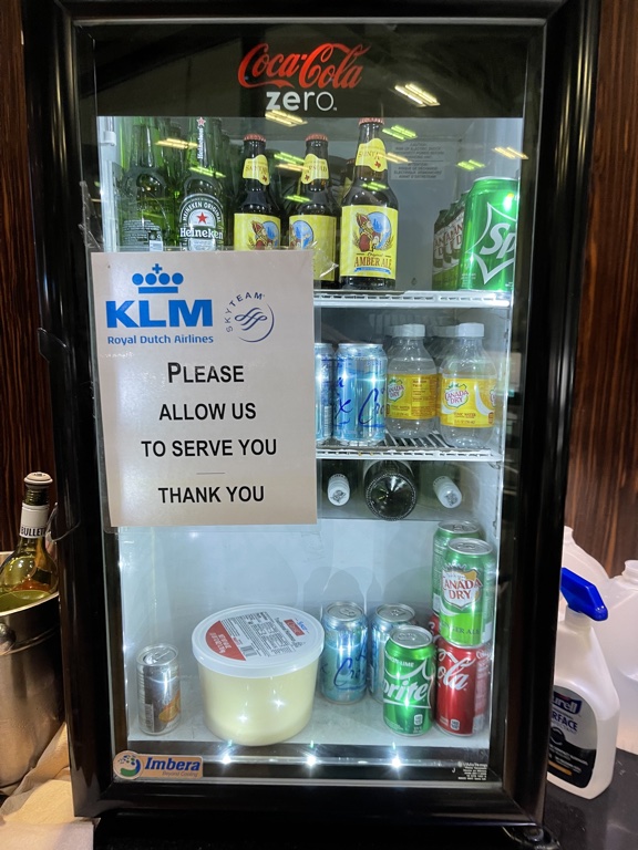 KLM Crown Lounge Houston beverage