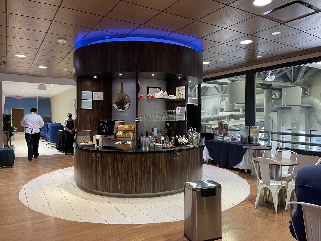 KLM Crown Lounge Houston food and beverage station