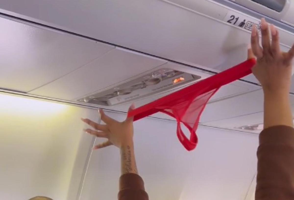 Shrewd Model Uses Air Vent To Dry Lingerie On Southwest Airlines Flight