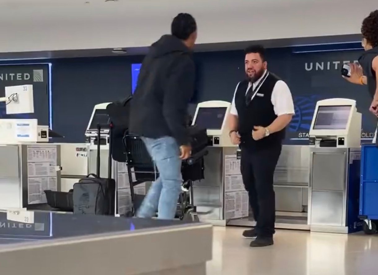 Wow: Bloody Brawl Between United Airlines Employee And Customer At Newark  Airport - Live and Let's Fly