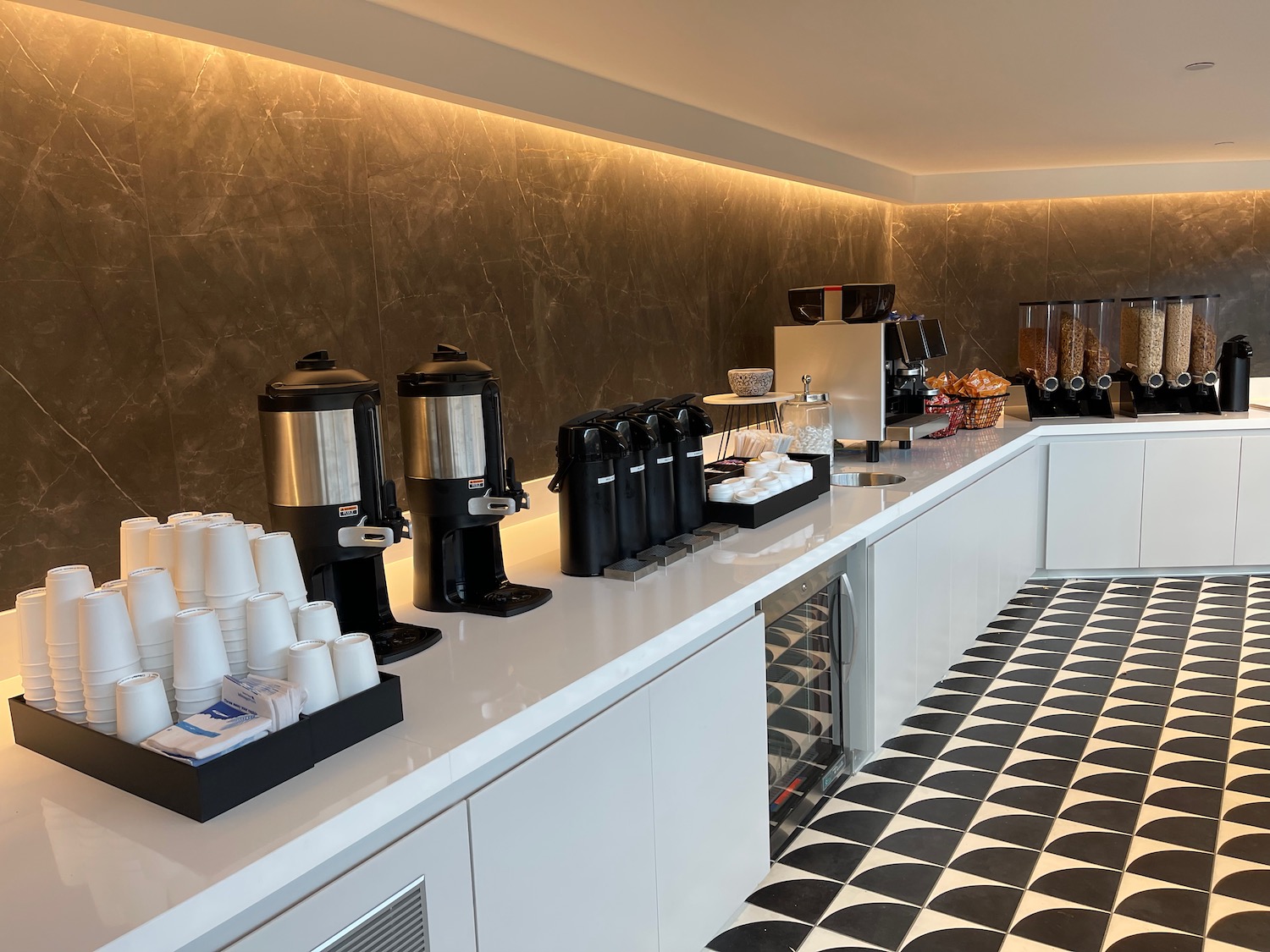 a coffee machine and cups on a counter