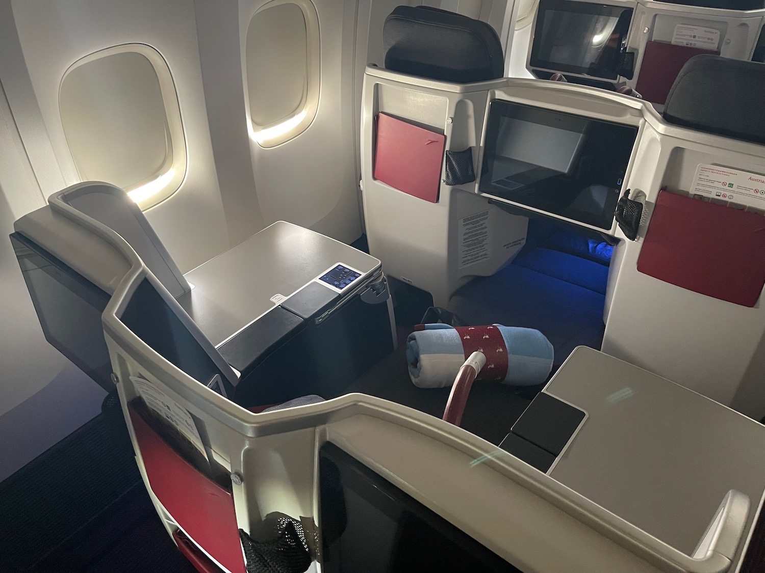 Review: Austrian Airlines 777-200ER Business Class &#8211; Live and Let&#039;s Fly Austrian Airlines 777 Business Class Review 127