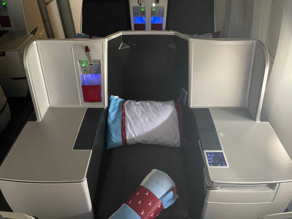 Review Austrian Airlines 777 200er Business Class Live And Lets Fly 3359