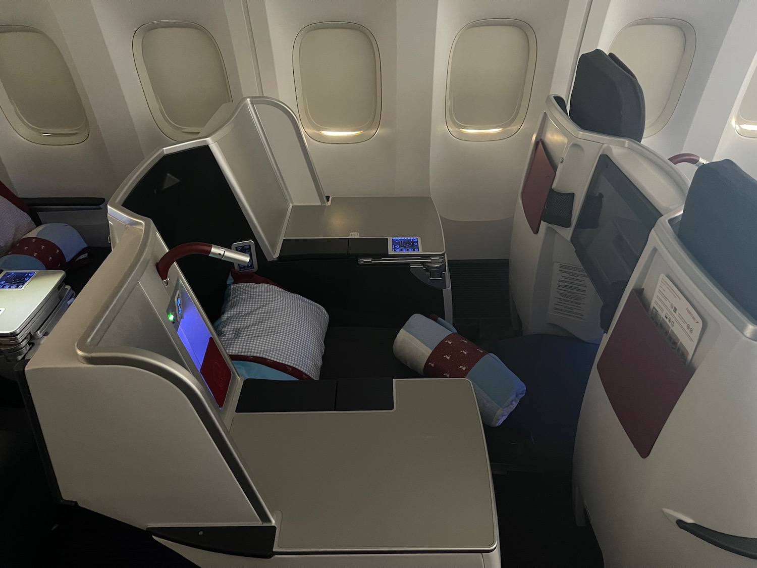 Review: Austrian Airlines 777-200ER Business Class &#8211; Live and Let&#039;s Fly Austrian Airlines 777 Business Class Review 132