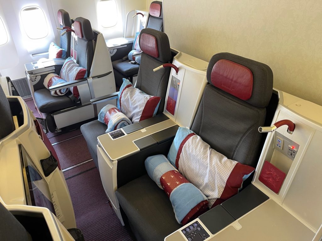 Review Austrian Airlines 777200ER Business Class Live and Let