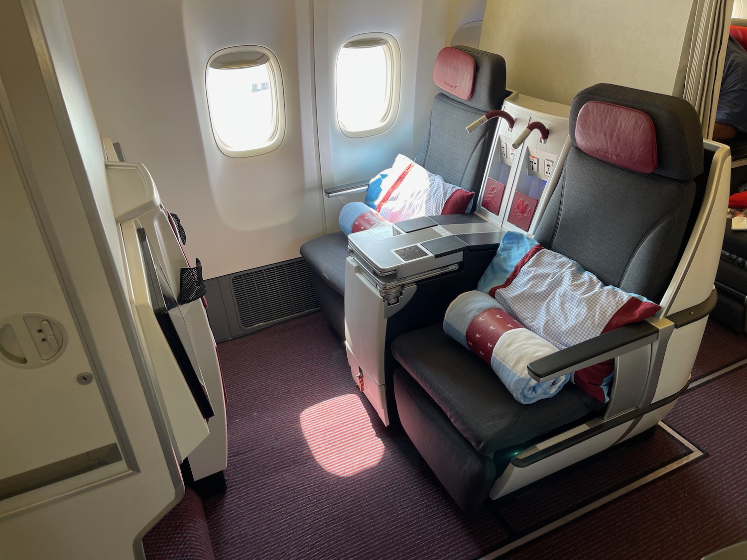 Review: Austrian Airlines 777-200ER Business Class &#8211; Live and Let&#039;s Fly Austrian Airlines 777 Business Class Review 31
