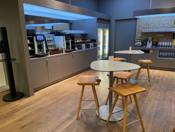 Review: Austrian Business Lounge (Schengen) Vienna - (VIE) - Live and ...