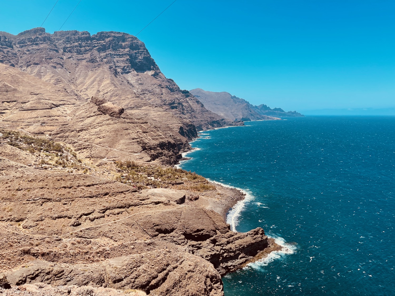 a rocky cliffs and blue water