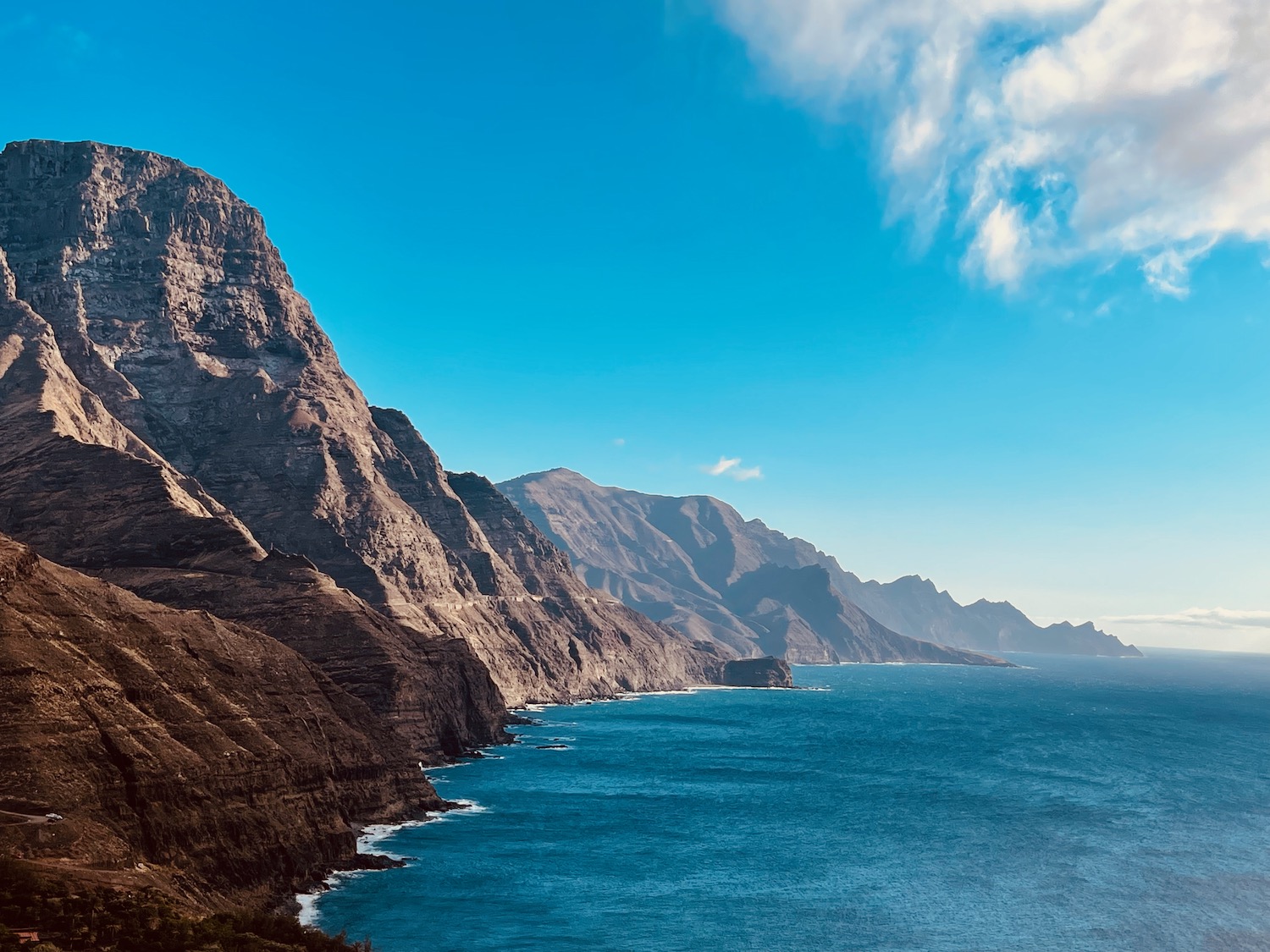 a rocky cliffs and water