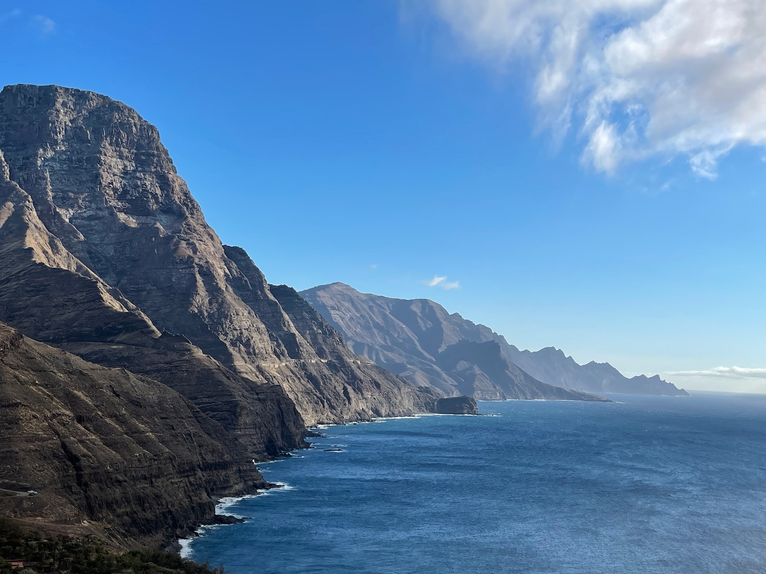 a rocky cliffs and water