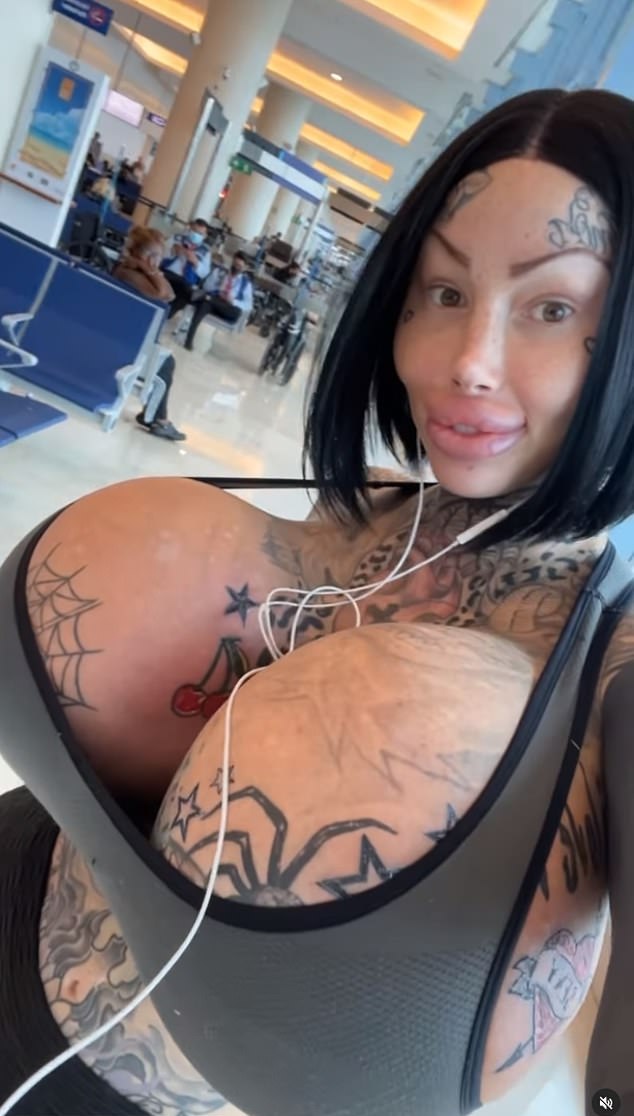 Busty Model Claims She Was Thrown Off American Airlines Flight For Her  Explicit Figure, Not Being Drunk - Live and Let's Fly