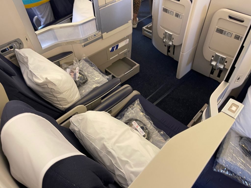 Review: British Airways 777-300ER Business Class - Live And Let's Fly