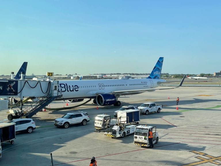 Review JetBlue A321LR Mint Business Class New York London Live and