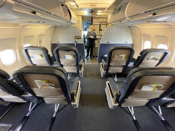 Review: United Airlines A320 First Class - Live and Let's Fly