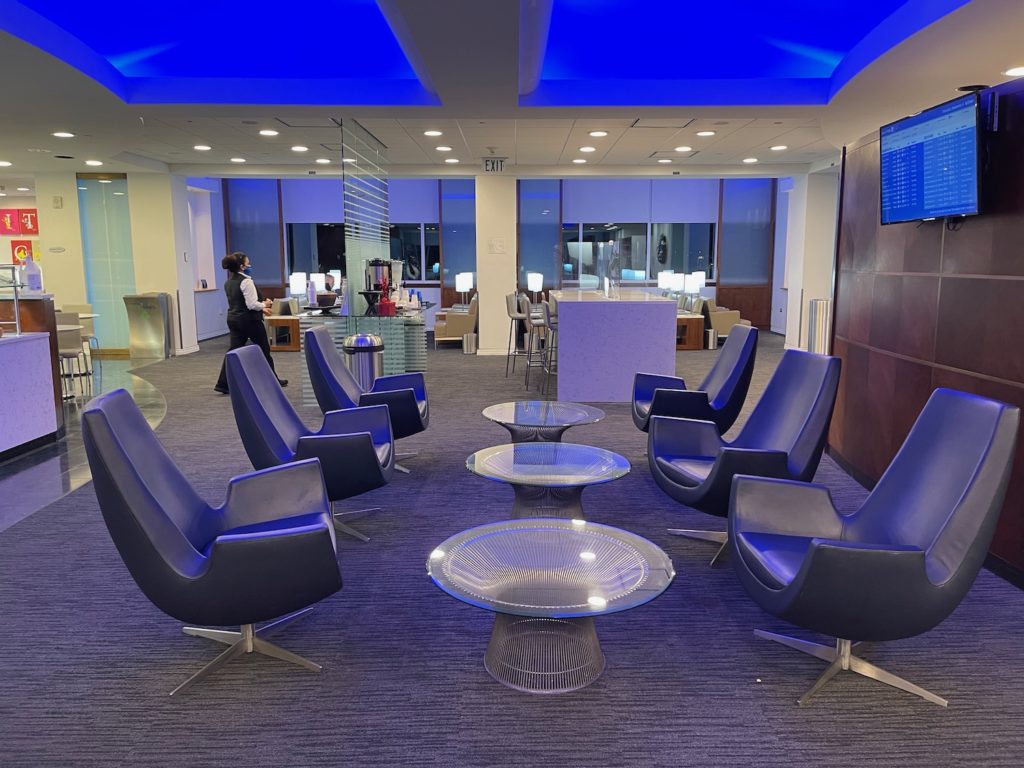 Review United Club Orlando (MCO) Live and Let's Fly