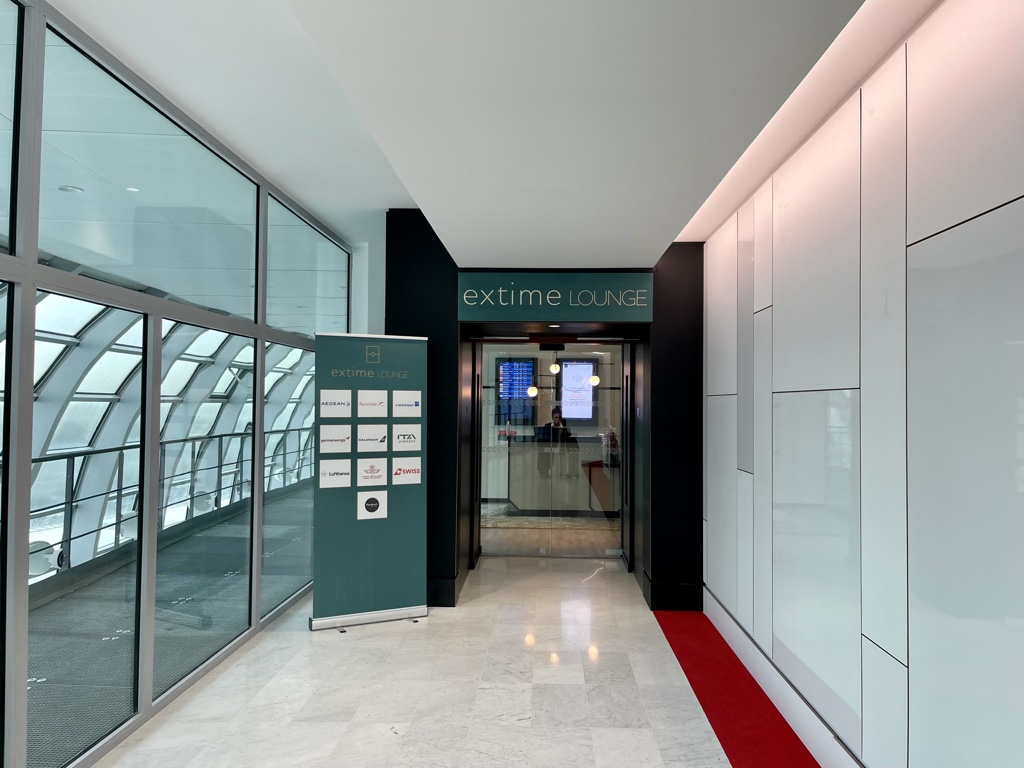 Extime lounge Paris CDG hallway