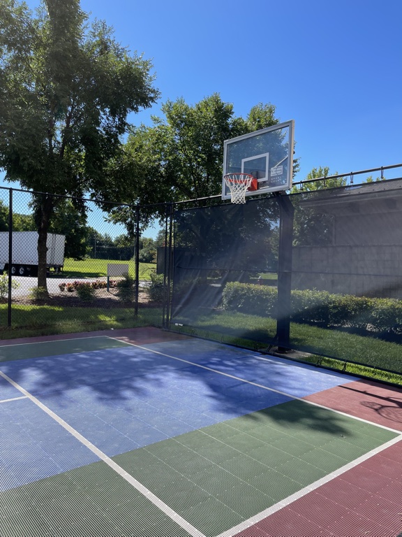 Hyatt House Sterling Dulles Airport-North outdoor basketball court